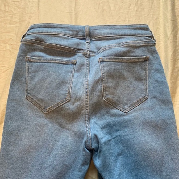 Old navy “rock star” skinny jeans - Picture 2 of 2